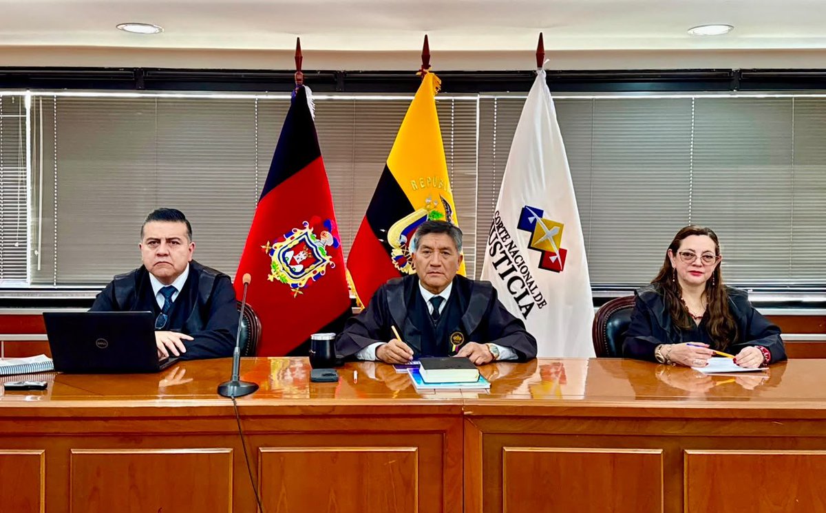 vtv_ecuador's tweet photo. #País #ACTUALIZACIÓN #CasoApagón Tribunal de Apelación acoge el pedido de #FiscalíaEc y ratifica la prisión preventiva para 12 procesados por #Peculado, relacionado con la presunta suscripción irregular de contratos para proyectos de generación eléctrica en #Salitral y #Quevedo. https://t.co/FYwppMS5Y0