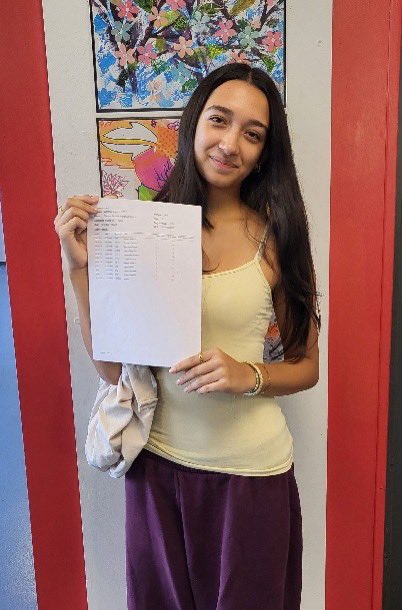 Brentside's tweet photo. Celebrating Year 11 Success - Class of 2026

🎉 Celebrating the significant number of top grades, with 38% of our students achieving between one and thirteen x 7-9 grades. 
🎉339 top grades
🎉Exceptional progress
🎉Next steps: Brentside Sixth Form!
 #ofstedoutsanding https://t.co/bSvudKWMjM