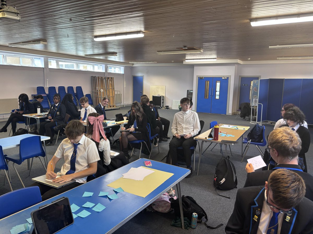MsBurrell1985's tweet photo. It was our S6 pupils turn today to complete their YSL6 training. They all had a great session evaluating skills and qualities and the importance of these in leadership. There were great ideas on how they can inspire STEM engagement in our school community @YoungSTEMLeader https://t.co/goxDkCXOyL
