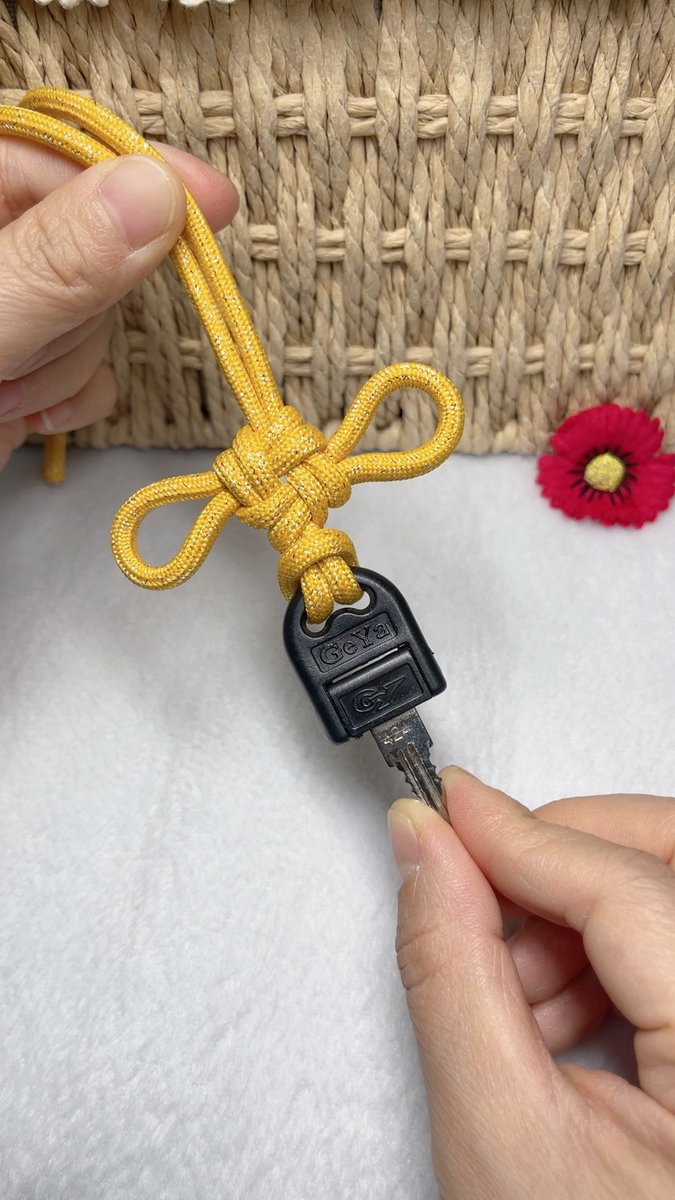 Kianahlyn1's tweet photo. Got my weekend craft vibe going! This DIY macramé keychain I made is perfect for my backpack  Quick, fun, and way more meaningful than buying one!， https://t.co/ZiS7BrXCjF
