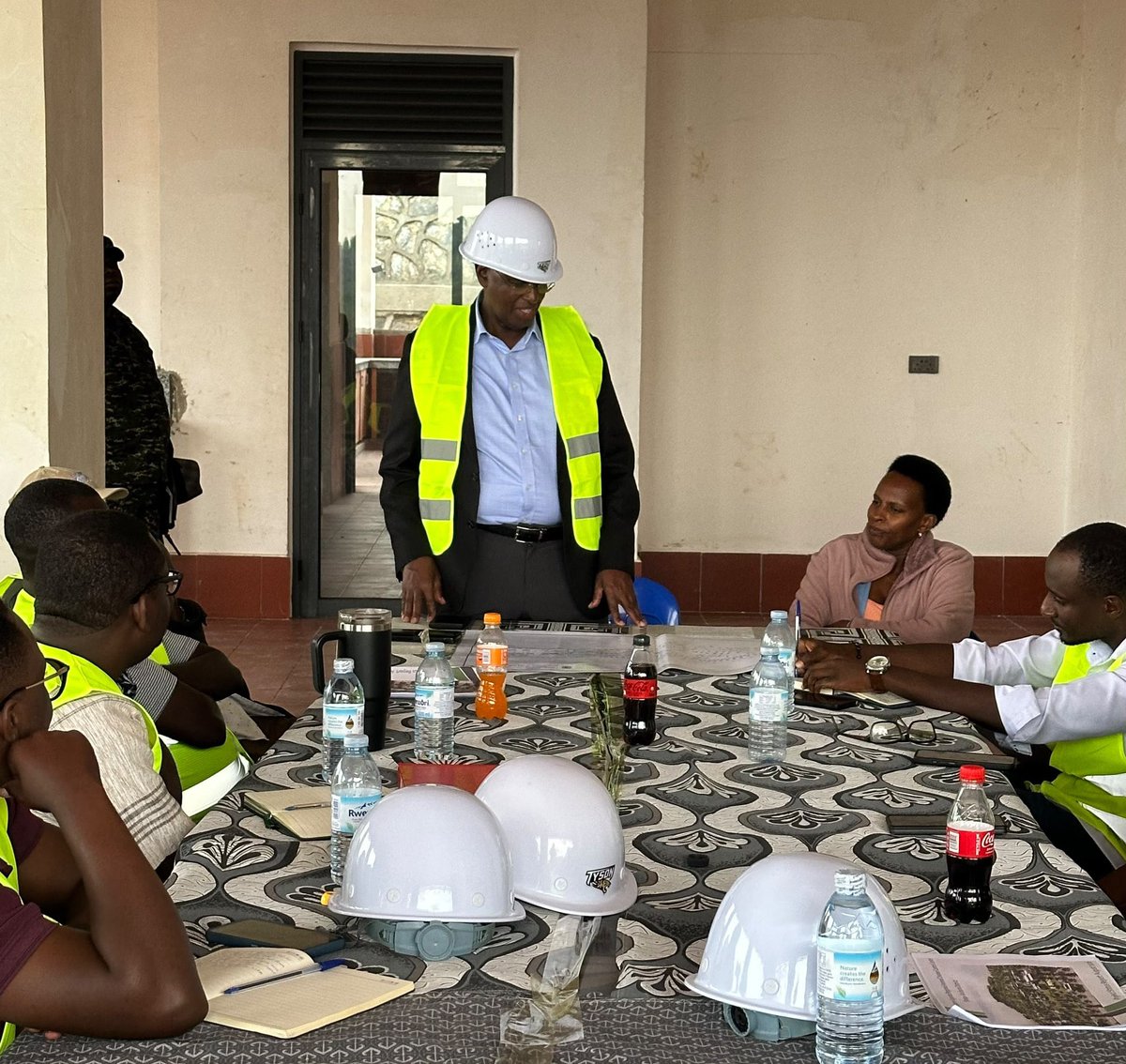 RuthRujokiM's tweet photo. Together with the leaders of @kiruhuralg , we joined the Hon @DrRwamiramaBK to inspect the ongoing construction of the Western Regional Diagnostic Centre in Sanga, a key investment by @MAAIF_Uganda 
This Centre will strengthen disease diagnosis, surveillance and response, protect livestock, support farmers and enhance food security across the region. An important investment in the health of our animals and the prosperity of our communities.