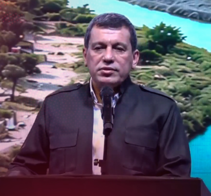 Charles_Lister's tweet photo. BREAKING -- in a speech in #Qamishli, #SDF leader @MazloumAbdi just announced the completion of military, security &amp; administrative integration into #Syria's state.

Tens of thousands of #SDF, Asayish &amp; AANES personnel are now employees of #Syria government ministries. https://t.co/lAjQRMxYBI
