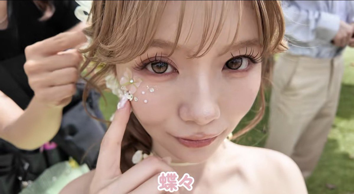 pink_sukisuki's tweet photo. みゆみゆちゃんの結婚式のカラコンストーリーで教えてくれてたっ👁️🩷
蜜のレンズのロージーウッドだった！🎀
これ人気だよね😲😲
にしても可愛すぎて美の暴力www https://t.co/BfIggkc2ik