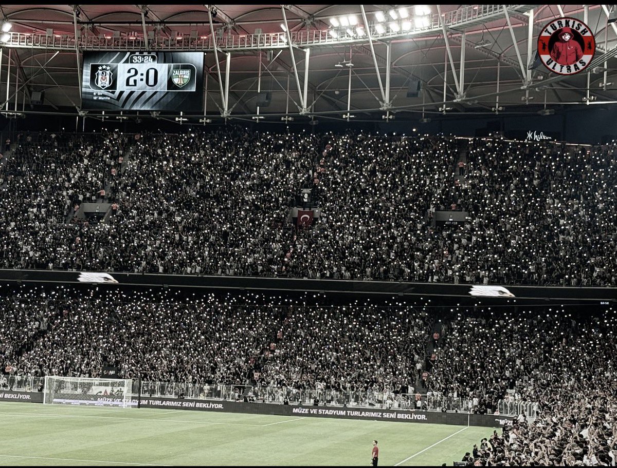 scoutingBJK1903's tweet photo. Bu atmosfer şampiyonluk atmosferi 

Beşiktaş her açıdan yanıyor 🔥

Beşiktaş-Kauno Zalgiris 
#BJKvKZ https://t.co/H7uLUelaAI