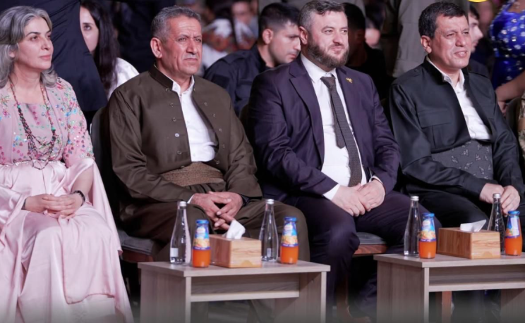 Charles_Lister's tweet photo. BREAKING -- in a speech in #Qamishli, #SDF leader @MazloumAbdi just announced the completion of military, security &amp; administrative integration into #Syria's state.

Tens of thousands of #SDF, Asayish &amp; AANES personnel are now employees of #Syria government ministries. https://t.co/lAjQRMxYBI