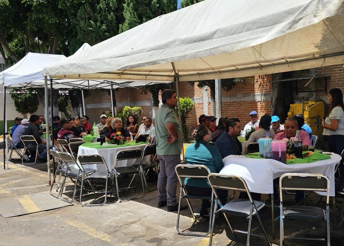 GonzaloJuarezM's tweet photo. Fue un gusto convivir en su festejo con nuestros compañeros de la Delegación de Alumbrado Público. ¡Siempre nos sentimos como en casa! https://t.co/tIhpw0bobB