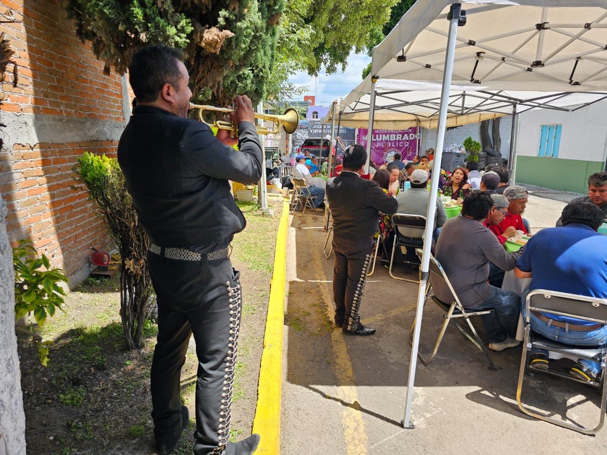 GonzaloJuarezM's tweet photo. Fue un gusto convivir en su festejo con nuestros compañeros de la Delegación de Alumbrado Público. ¡Siempre nos sentimos como en casa! https://t.co/tIhpw0bobB