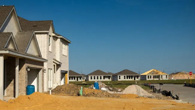 builderonline's tweet photo. Closing certainty is becoming a builder advantage.

Insurance planning should start earlier, not when buyers are already near the finish line.

Reduce friction, protect margins, and keep closings moving.

🔗: https://t.co/O50cBGH1vW

#ZondaMediaIntel #Sponsored #WestwoodInsurance https://t.co/XgZw8c0V8u