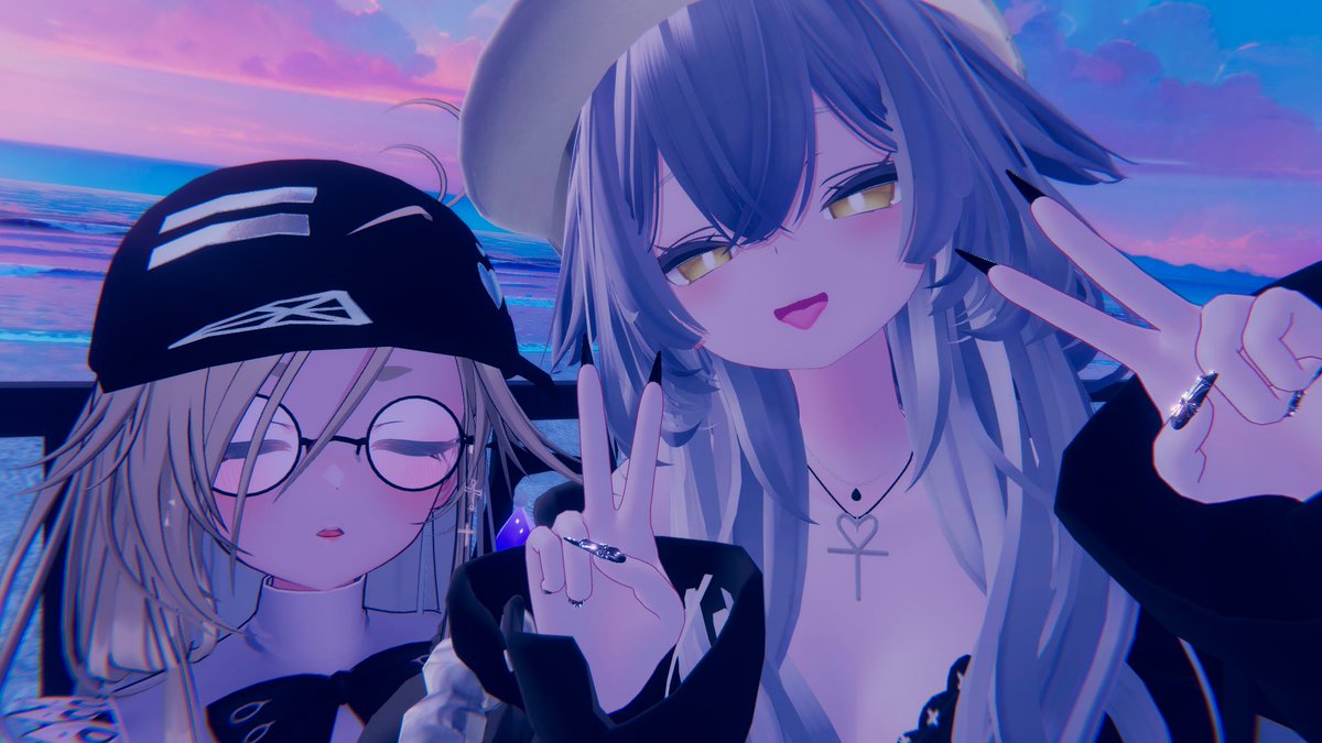 peco_pq's tweet photo. ルルネ可愛すぎ〜
VR付けるのだるいけどやっぱおもろい。
かまちょ野郎反省してるの可愛い
#vrchat https://t.co/B5ntz3QwE4