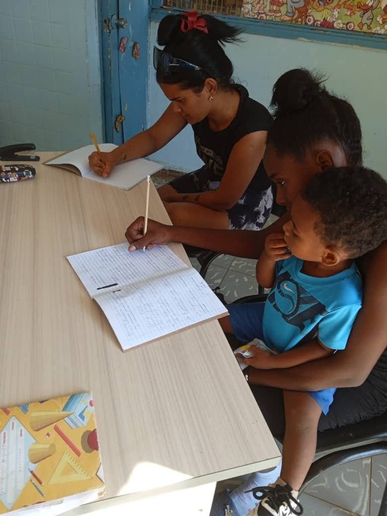 YuriemDirectEdu's tweet photo. El diálogo con las familias @PrimeraInfancia sobre las adaptaciones es una tarea que se realiza para garantizar procesos efectivos en el curso escolar 2026/2027 @CubaMined @edelso_ramos @BequeMaya @yisel8f #EducacionMayabequeMelena https://t.co/ooHn2EgAsE