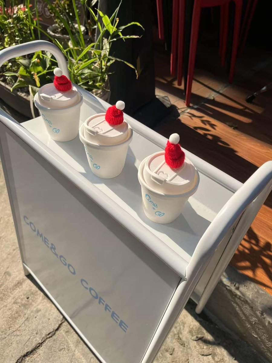 Jodie83123305's tweet photo. @Luna Hey, that new café downtown has the best lattes—want to swing by after our lecture tomorrow It’ll be fun to catch up!， https://t.co/WvvTbdyMi0