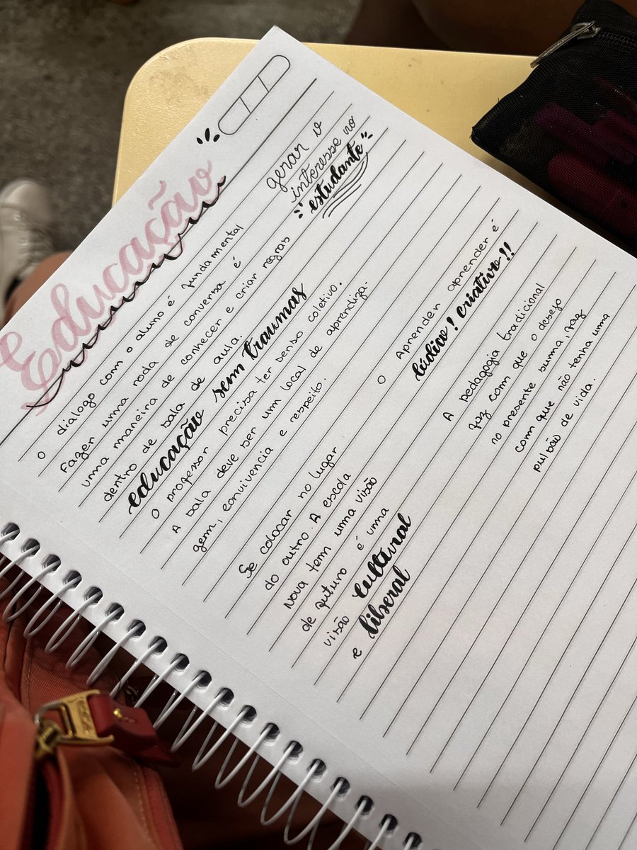 Carolinaxf_'s tweet photo. @satt1urno Meu caderno, não nasci pra ser minimalista na escrita e ir apenas com o cel e a roupa https://t.co/pPk4ZBKyY3