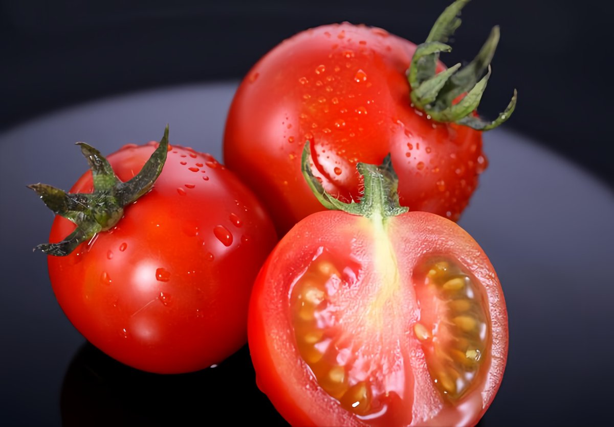 GoughAmanda's tweet photo. Stock up on fresh organic spinach, ripe cherry tomatoes u0026 free-range eggs this weekend—perfect for quick, healthy weeknight meals! ， https://t.co/9I082GzDua