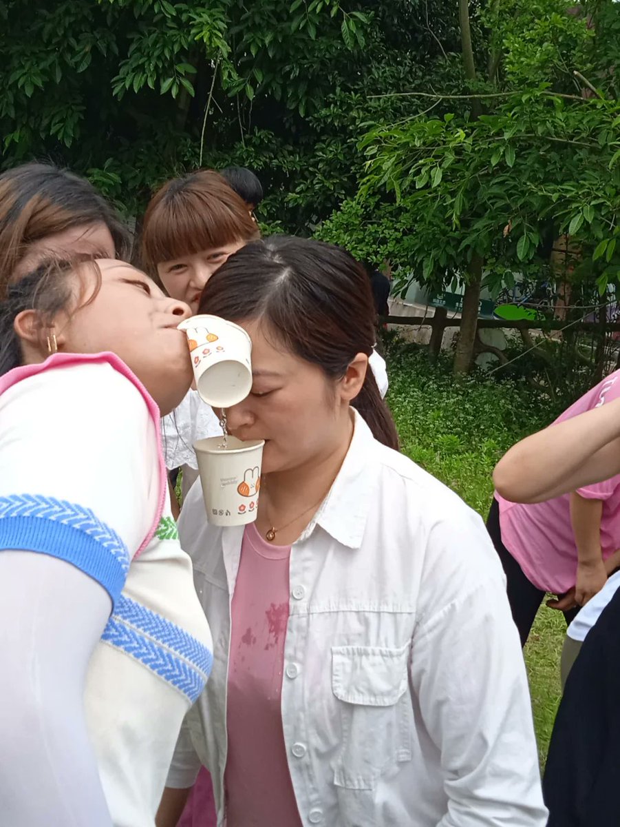 spanishgirl_'s tweet photo. Just finished the most chaotic u0026 fun variety show filming! My face hurts from laughing and I’ve already replayed the silly game clips 10 times  #VarietyShowVibes， https://t.co/D6sWVYa3IX
