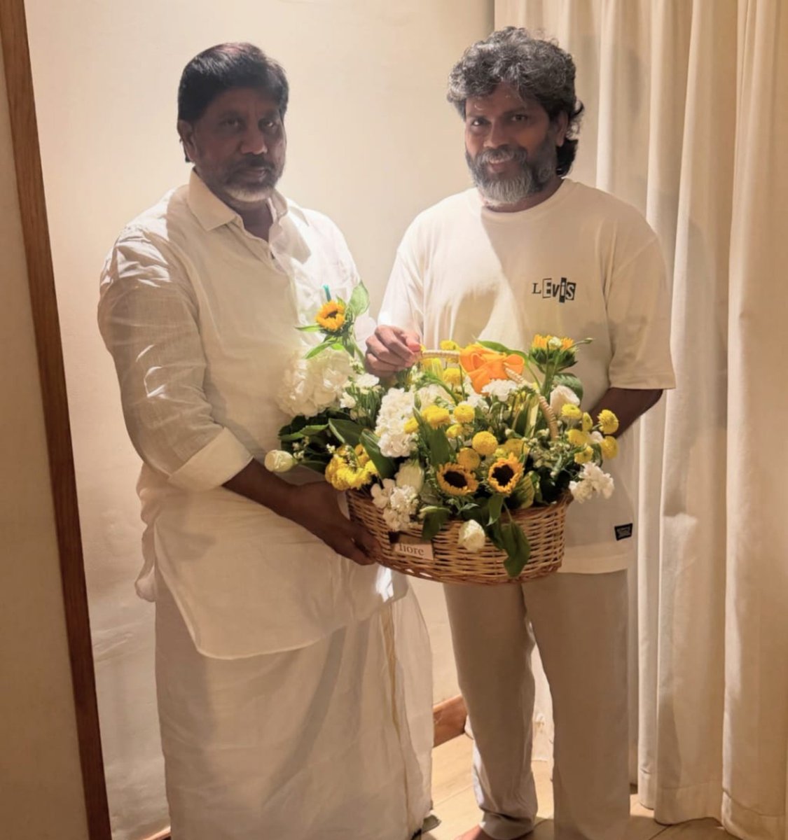Neelam_Culture's tweet photo. சென்னை, கோவளத்தில் நடைபெற்ற தென்னிந்திய முதல்வர்கள் மாநாட்டிற்கு வருகை தந்த தெலங்கானா துணை முதல்வர் திரு.மல்லு பாட்டி விக்ரமார்க்கா @Bhatti_Mallu அவர்களை, நீலம் பண்பாட்டு மையத்தின் நிறுவனத் தலைவர், இயக்குநர் பா.இரஞ்சித் @beemji அவர்கள் மரியாதை நிமித்தமாகச் சந்தித்து உரையாடினார். https://t.co/UFiY2UsMj5