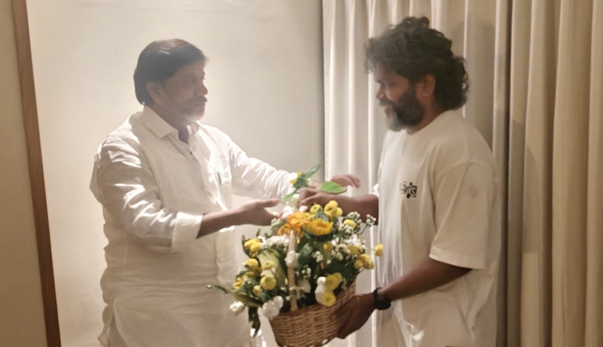 Neelam_Culture's tweet photo. சென்னை, கோவளத்தில் நடைபெற்ற தென்னிந்திய முதல்வர்கள் மாநாட்டிற்கு வருகை தந்த தெலங்கானா துணை முதல்வர் திரு.மல்லு பாட்டி விக்ரமார்க்கா @Bhatti_Mallu அவர்களை, நீலம் பண்பாட்டு மையத்தின் நிறுவனத் தலைவர், இயக்குநர் பா.இரஞ்சித் @beemji அவர்கள் மரியாதை நிமித்தமாகச் சந்தித்து உரையாடினார். https://t.co/UFiY2UsMj5