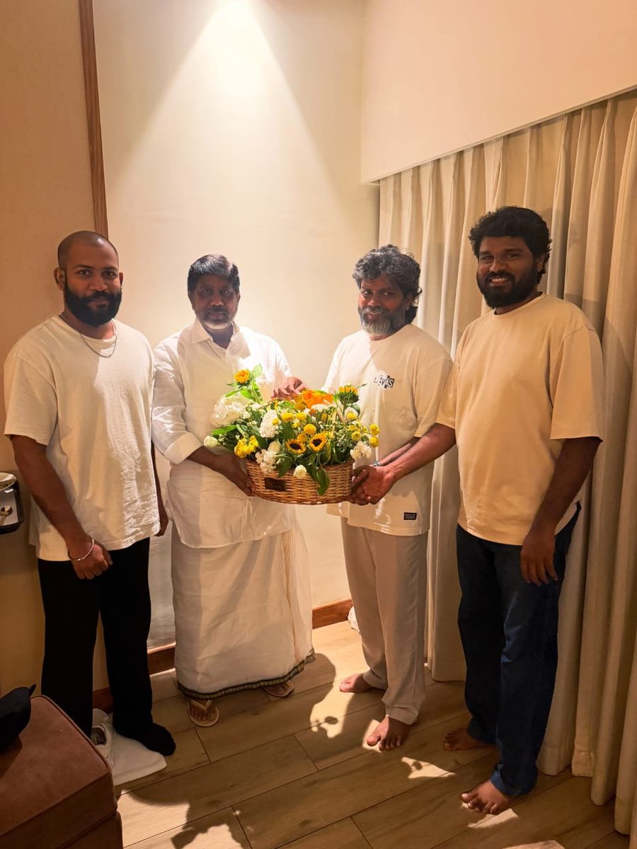 Neelam_Culture's tweet photo. சென்னை, கோவளத்தில் நடைபெற்ற தென்னிந்திய முதல்வர்கள் மாநாட்டிற்கு வருகை தந்த தெலங்கானா துணை முதல்வர் திரு.மல்லு பாட்டி விக்ரமார்க்கா @Bhatti_Mallu அவர்களை, நீலம் பண்பாட்டு மையத்தின் நிறுவனத் தலைவர், இயக்குநர் பா.இரஞ்சித் @beemji அவர்கள் மரியாதை நிமித்தமாகச் சந்தித்து உரையாடினார். https://t.co/UFiY2UsMj5