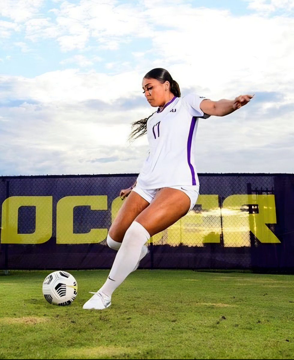 onlybrookIyn's tweet photo. Certified athlete. #throwback https://t.co/MgNNdG5VVV