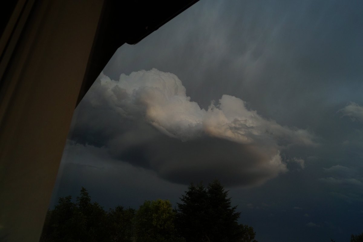 ravvva_spot3's tweet photo. @SOB_pl @MeteoprognozaPL @meteo_expert @NaGraHo A w okolicach były takie widoki https://t.co/DJtGqFZSMD