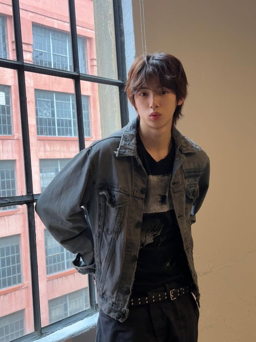 nsmatuaus's tweet photo. 💧  •   AU MARHOON || #cortisau 

Donde Martin es un colector de bus y un día ve subir a un chico lindo que lo deja embobado.

O

Donde Juhoon empieza a usar el bus porque su amigo lo convenció para no gastar en un uber. https://t.co/DDwI7rnsNn