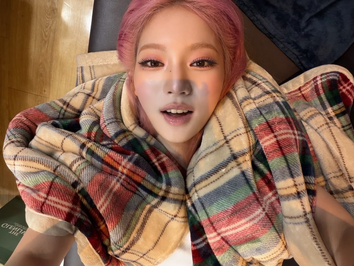 stayclectic's tweet photo. this blanket is the 7th member of stayc at this point https://t.co/XCtPuvQGe1