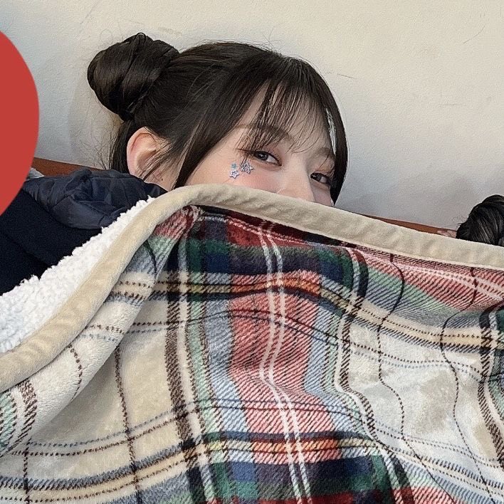 stayclectic's tweet photo. this blanket is the 7th member of stayc at this point https://t.co/XCtPuvQGe1