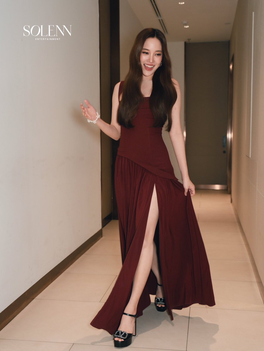 Trixz41671's tweet photo. So beautiful 🧎‍♀️🧎‍♀️

#CHAGEEwithFREEN
#srchafreen https://t.co/3R9DlP11GE