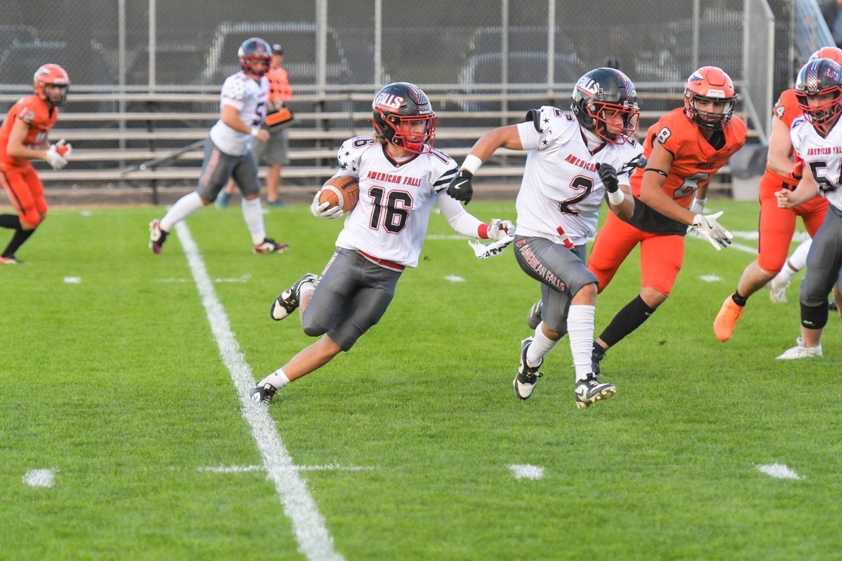 idahosports's tweet photo. Fans in the 4A South East Idaho Conference can't stop talking about the new kid in school: Preston, previously a 5A program, has moved down due to low enrollment numbers. Will the Indians step in right away and control the conference? Or will someone like Snake River or American Falls maintain status quo? Find out with our conference preview! #IDPreps

🔗 https://t.co/3rkSpa5A6o

📷 Wes Turner, GameFrame Photography