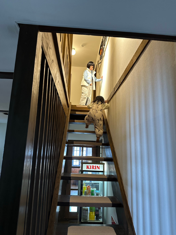 VicenteWix's tweet photo. Just helped a neighbor carry their groceries up the stairs—small kindness, big smile all around. ， https://t.co/IKN9KlvZZb
