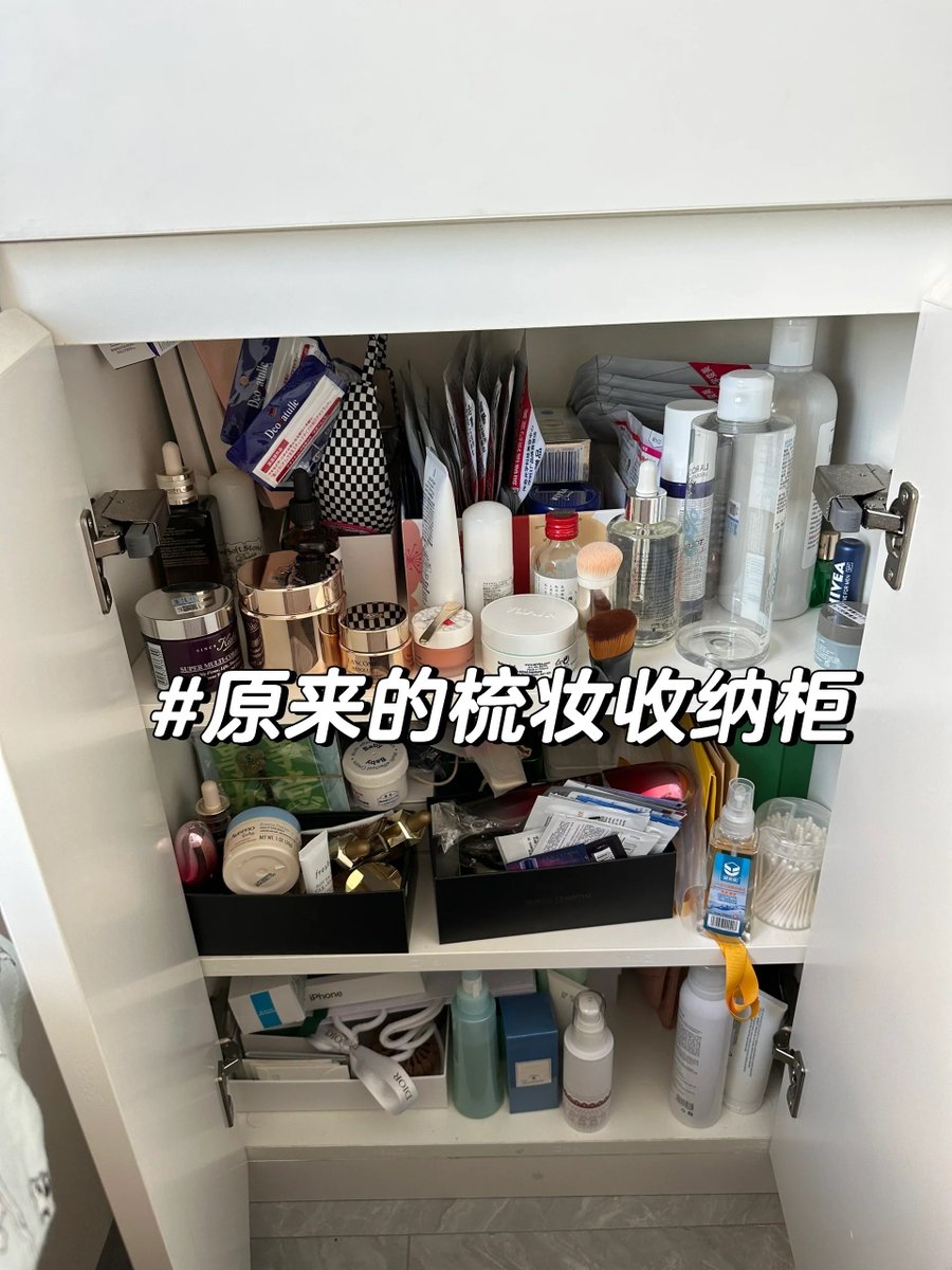 benjaminlewis2's tweet photo. Tackled my cluttered shelf today! Donated unused mugs, old books and extra stationery—freeing up space and making room for things I actually love. Small tidy, big win! https://t.co/eUfG7VUkgJ