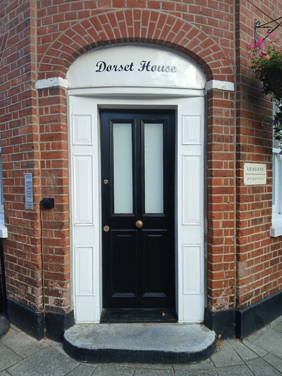 WelcometoDorset's tweet photo. #adoorablethursday Dorset House #Dorset #LostPubs #ClosedPubs https://t.co/3ZQ1MuKuaj