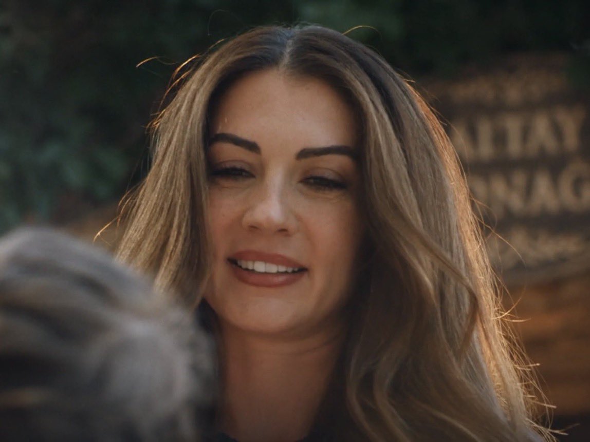 nvx1ii's tweet photo. pretty pretty prettyyy 🌸
#burcuözberk #anneyarısı https://t.co/A9eCJxPYOf