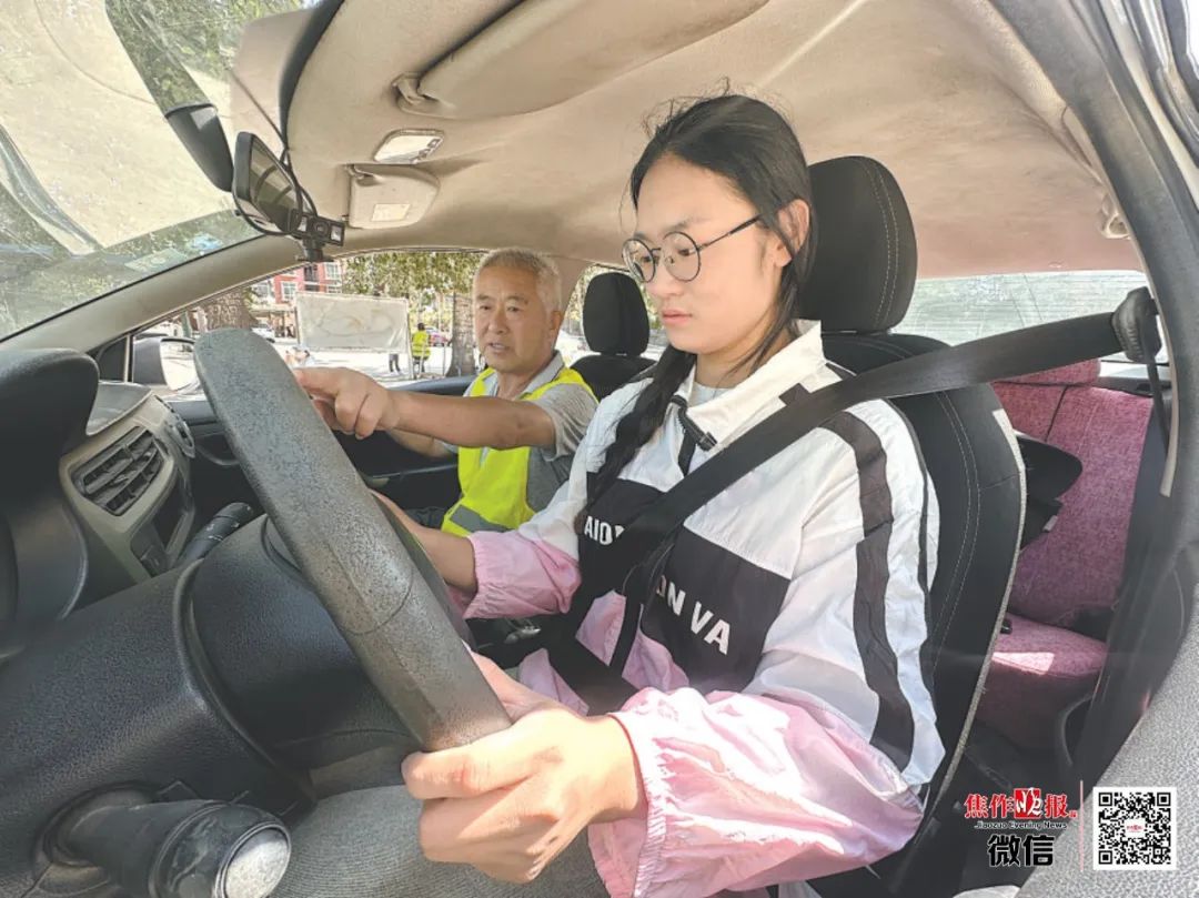 ee_yuno42805's tweet photo. Just nailed my first reverse parking in today's driving lesson—relieved and stoked to be one step closer to that license! ， https://t.co/0wrbmatVK3