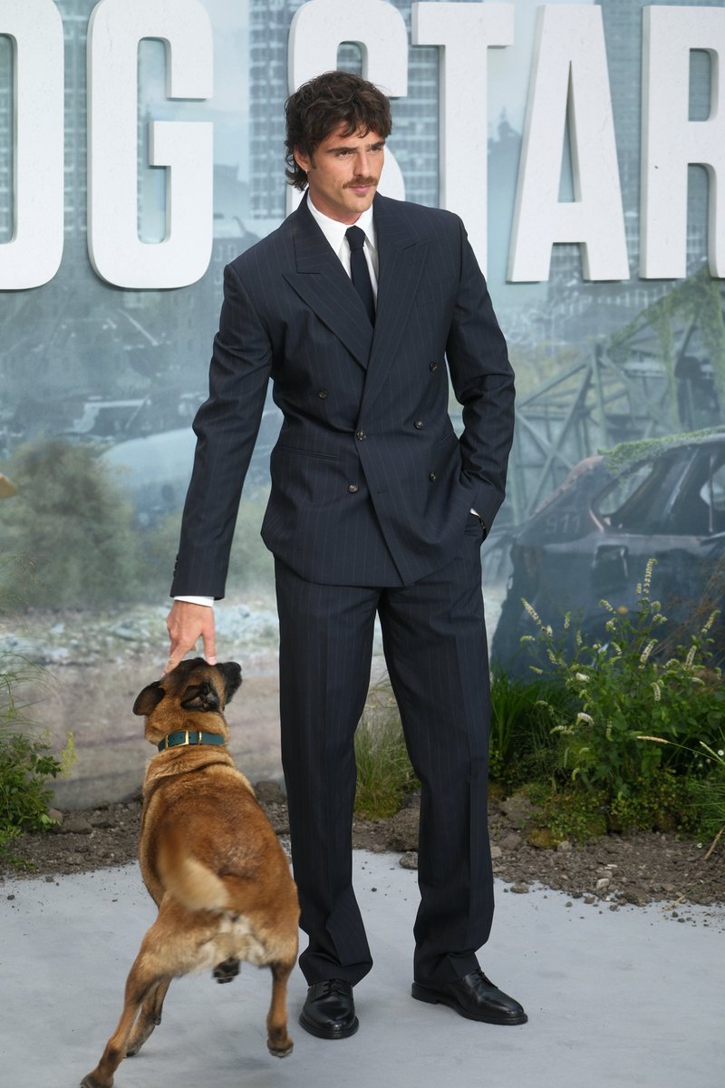 21metgala's tweet photo. Jacob Elordi attends the world premiere of "The Dog Stars". https://t.co/jeHSRGKUPV