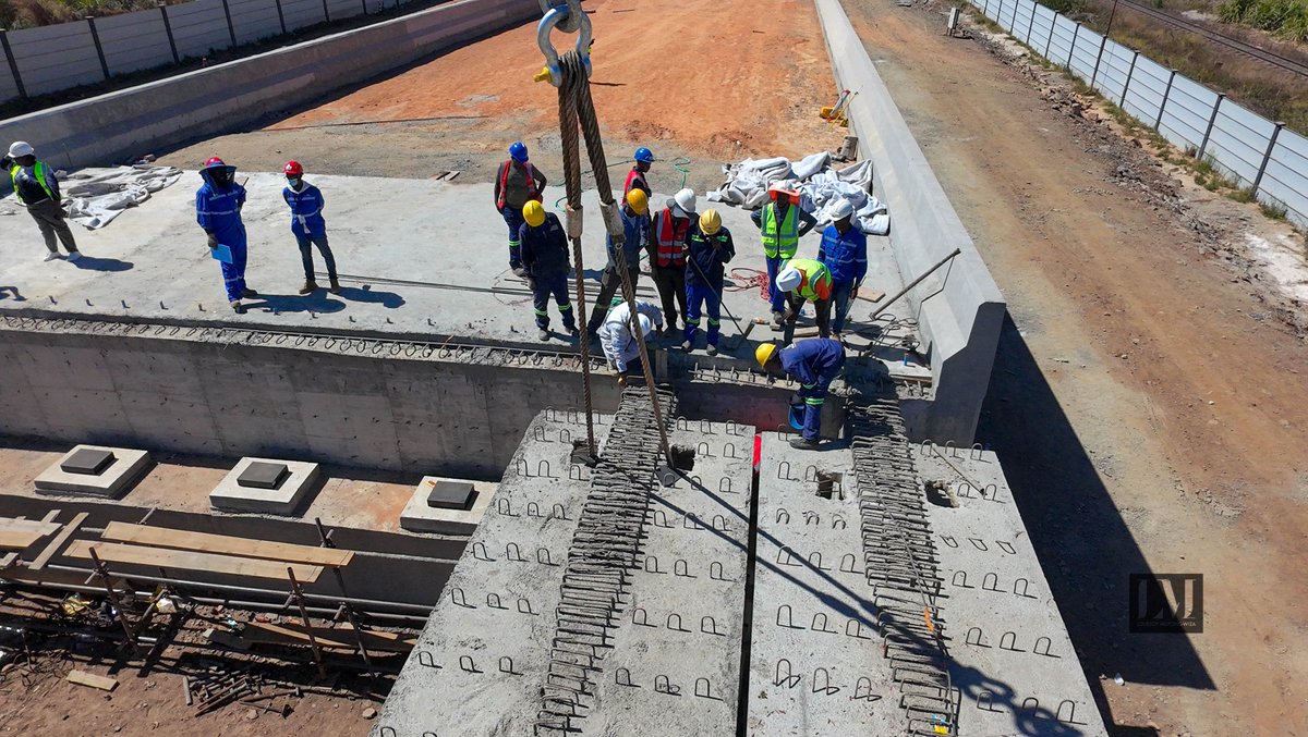 ny_emman's tweet photo. Beam installation at Mabvuku Interchange.... https://t.co/YvnN522l7k