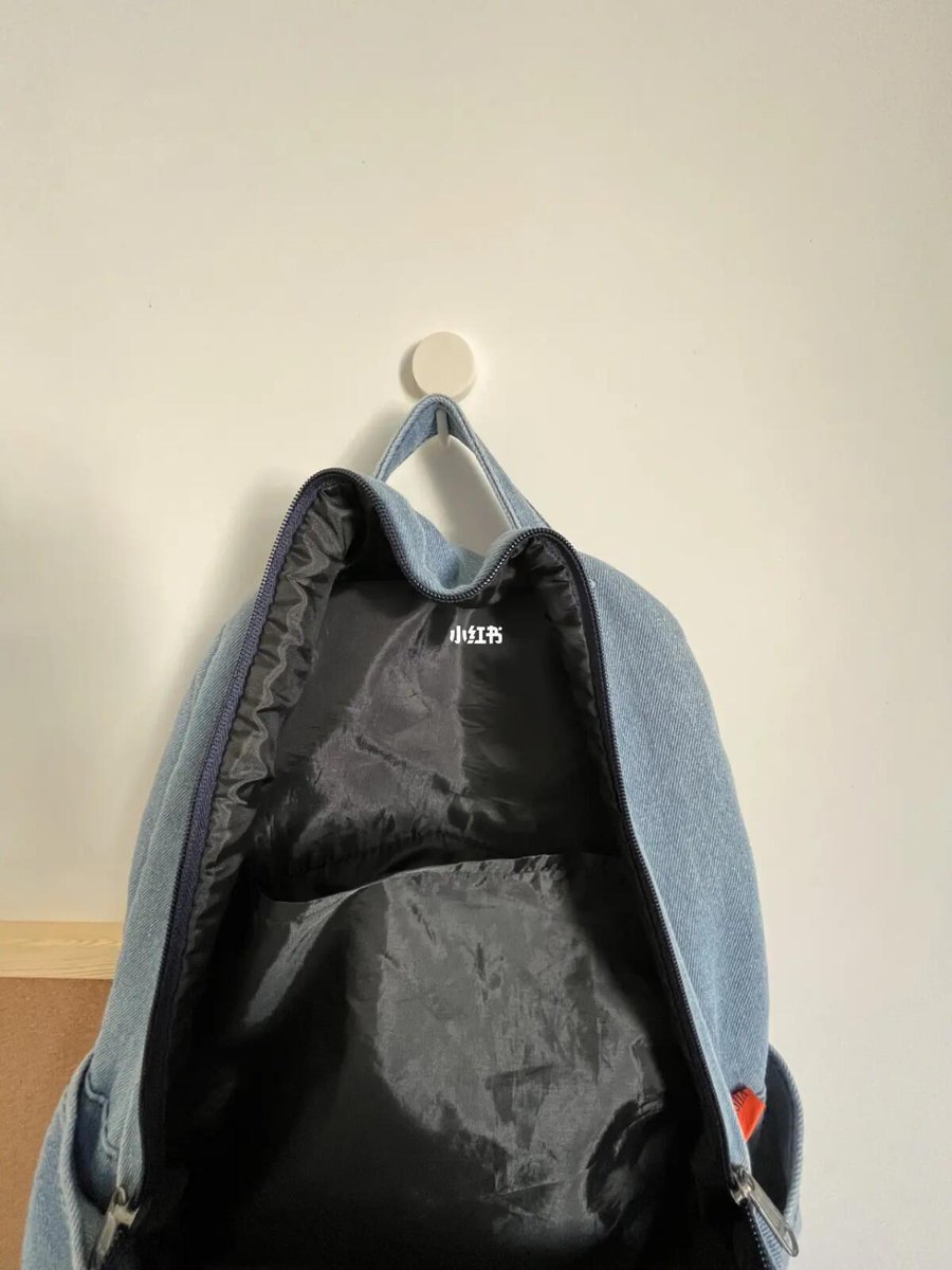 chotoX_1's tweet photo. Turned an old denim jacket into a cute backpack! Upcycling = zero waste + unique style https://t.co/VjLBDdmYu6