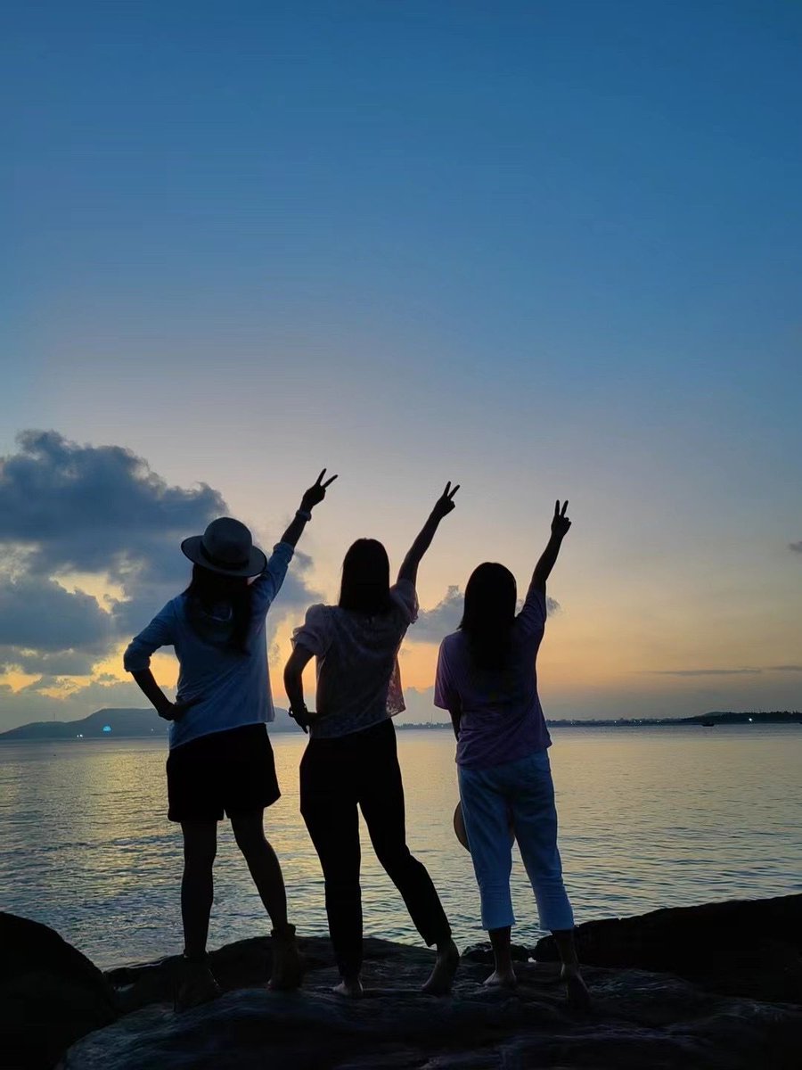 EarnestAvab2's tweet photo. [Join our Photography Club’s sunset shoot this Saturday at West Lake! Snap golden hour views, make friends, and get featured on our page. Sign up via link in bio—spots are limited!]， https://t.co/DyHbRfrzce
