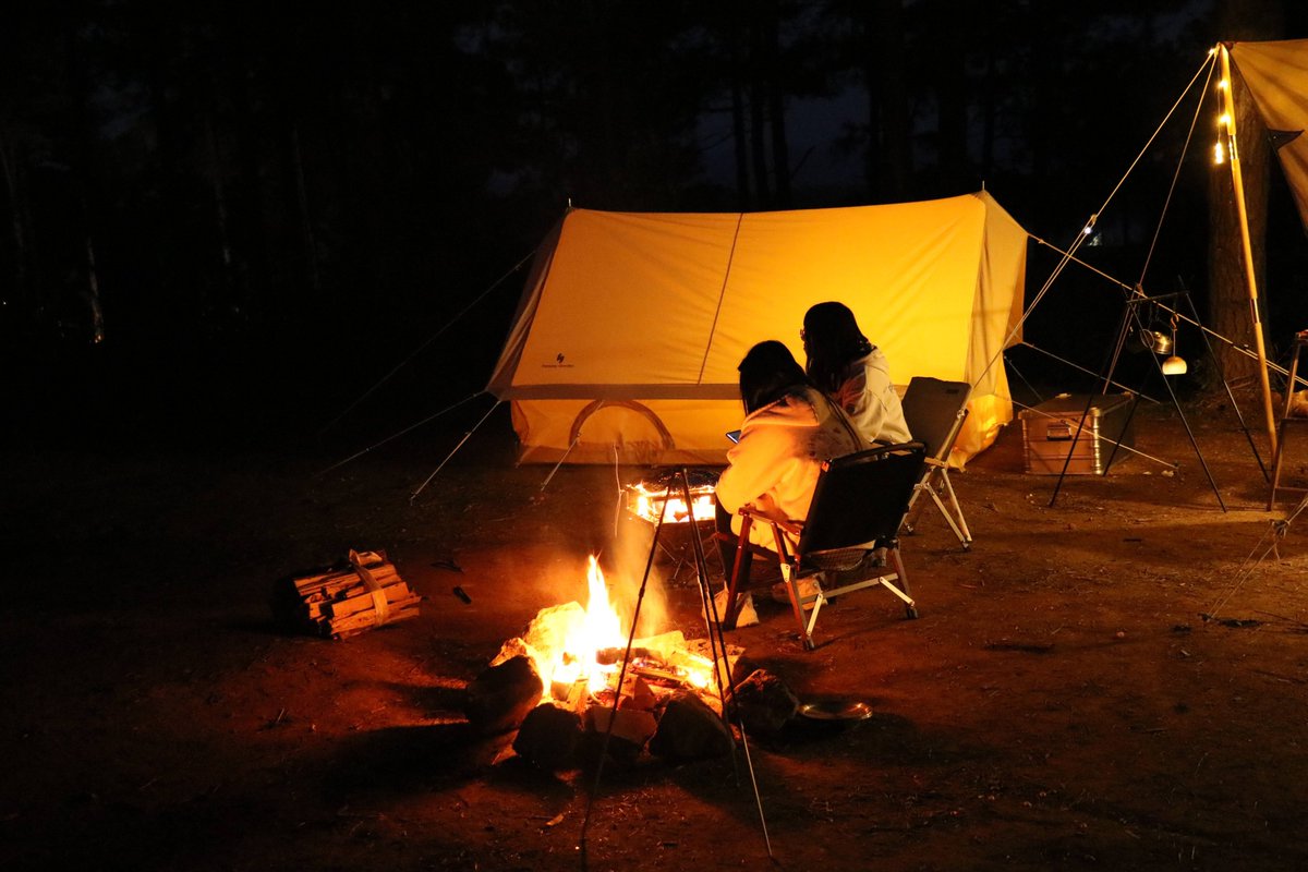 Alicegf5's tweet photo. Greeted by crisp mountain air and that perfect sunset glow while camping in the woods tonight—no Wi-Fi, just stars and fireflies. This is the reset we all need. https://t.co/AmMXwQBvey