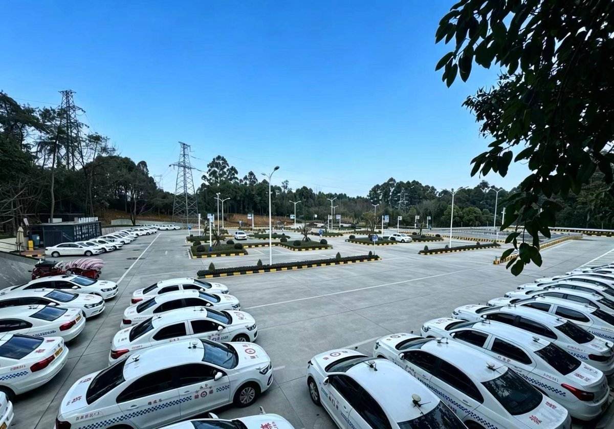 diarrai92543637's tweet photo. Just aced my first reverse parking test! Sweaty palms + 3 failed attempts at parallel parking before = total win for my driving journey. https://t.co/aWhnxsY8UQ