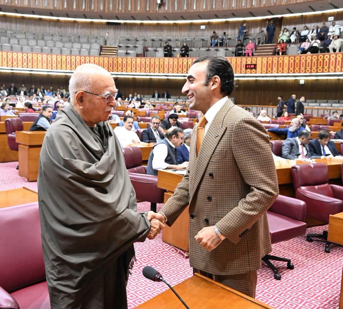 MKAchakzaiPKMAP's tweet photo. اپوزیشن لیڈر قومی اسمبلی، تحریک تحفظ آئين پاکستان کے سربراه، پشتونخوا ملی عوامی پارٹی کے چئيرمین محترم محمود خان اچکزئى کا قومی اسمبلی اجلاس سے خطاب 

اس موقع پر وزیر آعظم شہباز شریف اور چیرمین پیپلز پارٹی بلاول بھٹو زرداری نے ان سے ملاقات کی https://t.co/EOYeUW7uTN