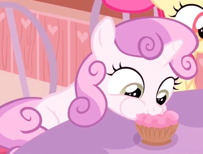 blvshiq's tweet photo. sweetie belle eating a cupcake https://t.co/WZ6Kq1CRD7