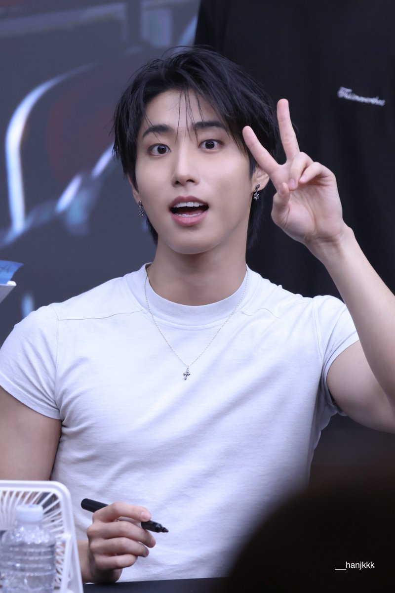 __hanjkkk's tweet photo. 260820 메이크스타
#한 #HAN #StrayKids https://t.co/VvRnwakDEX