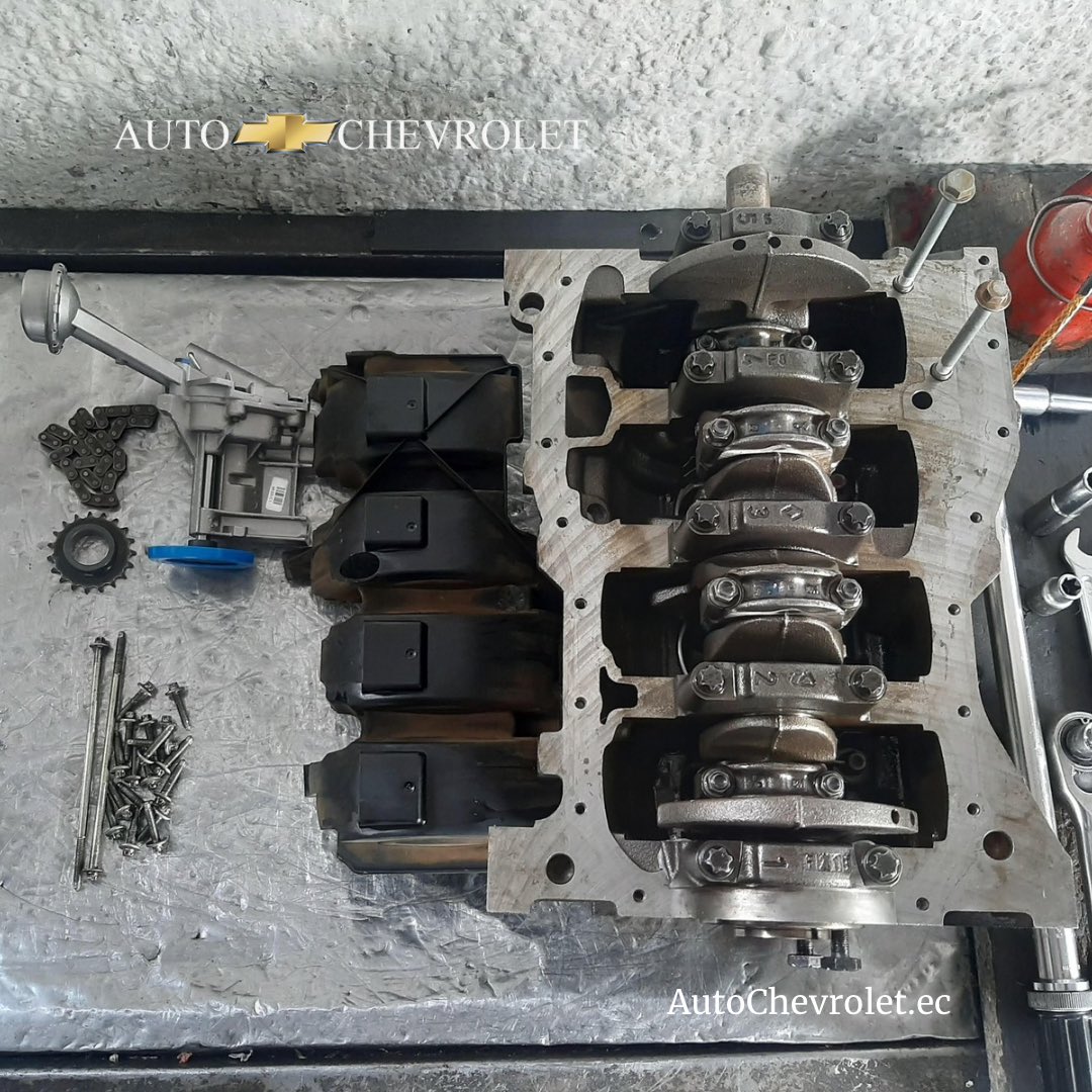 AutoChevroletEc's tweet photo. Reparación motor ⚙️🔩🔧🚘 @AutoChevroletEc #renault #motor #pistones #torque #repuestosyserviciosmultimarca https://t.co/0qGNXgj1rK