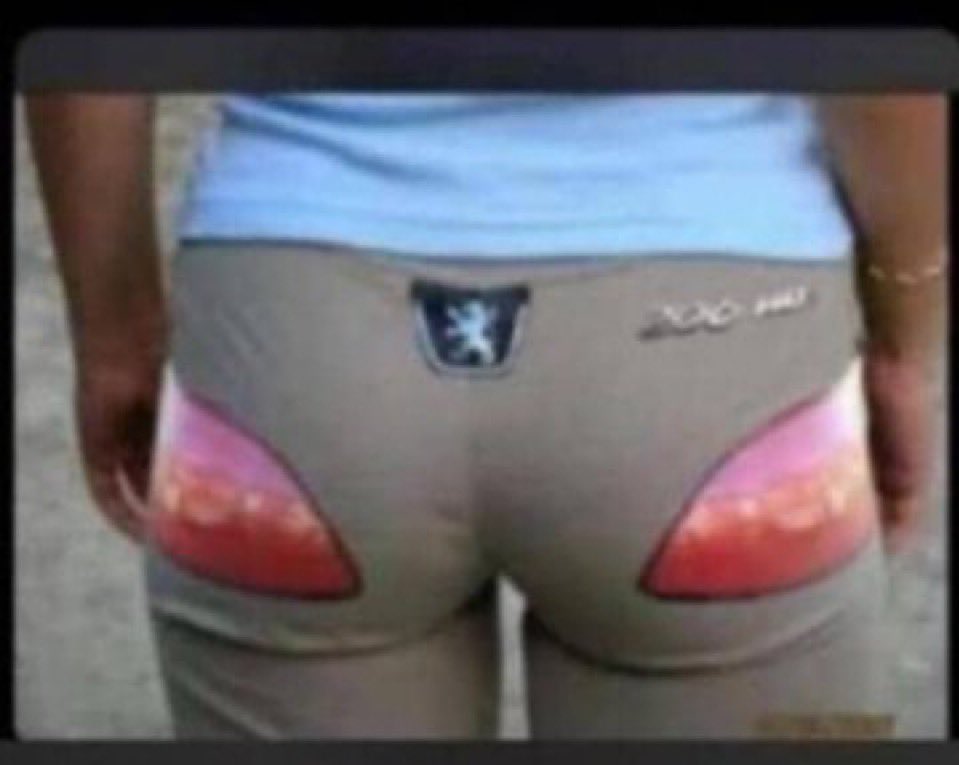 256Rootyherman's tweet photo. Instead of a jersey, she has brought me Mercedez Bumz https://t.co/kSUNdwPOez