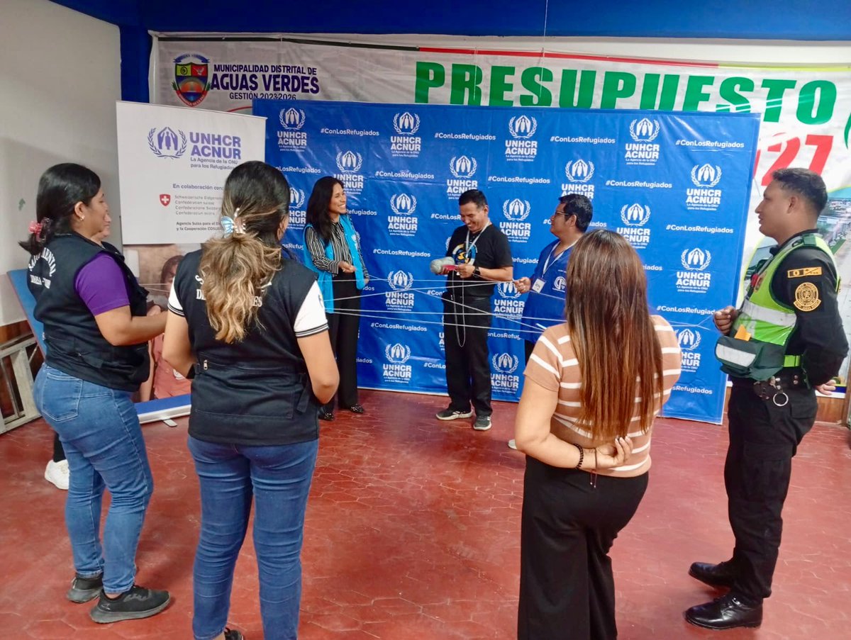 ACNURPeru's tweet photo. ¡Trabajamos de la mano con quienes protegen a los más pequeños!👦🏽👧🏽

Con el @GoreTumbesOfic, realizamos 3⃣ talleres sobre identificación de riesgos y activación rutas de protección en los que participaron más de 5⃣0⃣ funcionarios de Tumbes y Zarumilla.

Gracias a @SwissDevCoop🇨🇭 https://t.co/6QfCnWrpy4