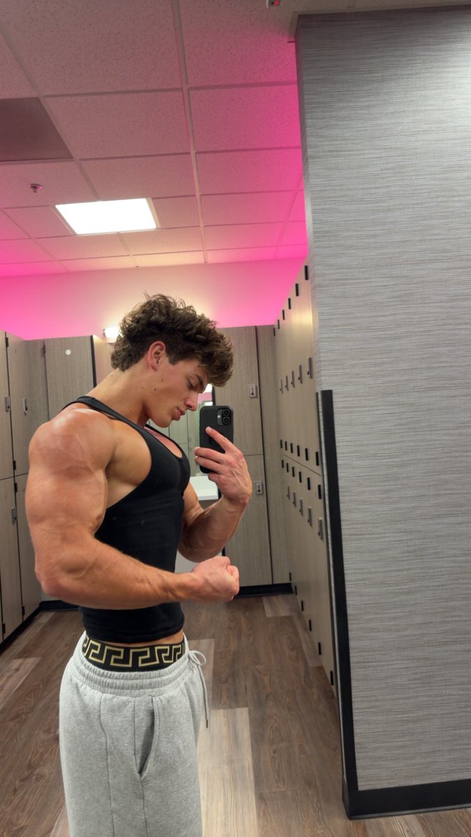 J0ckbr0lifts's tweet photo. YOUR MASTER IS SO CLOSE TO 5K FOLLOWERS🥳🎉🎊 https://t.co/ictO75MYnQ