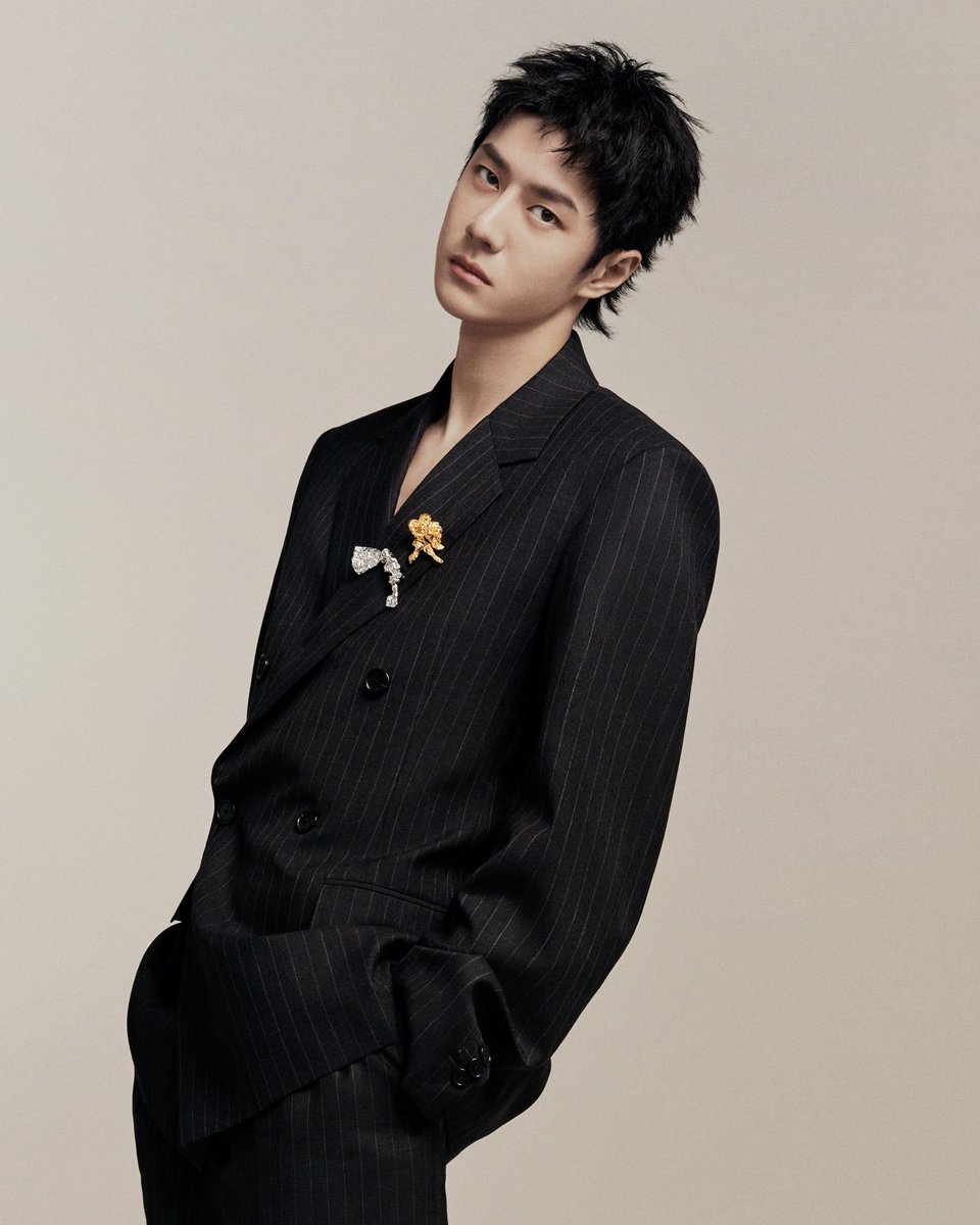 wang112112's tweet photo. 吉田さんLOEWE着てる！推しが広告塔してるブランド。嬉しいな。 https://t.co/o8tioAnaOs