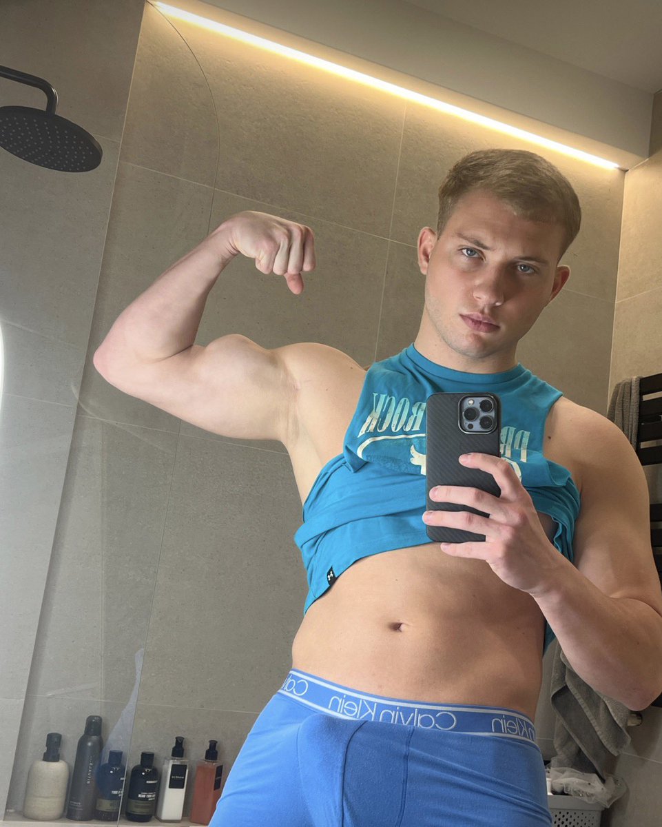 ALPHAJONYmi's tweet photo. I didn’t build this body to be your equal🧎 I built it to remind you exactly who stands above you keep staring 😵‍💫know your place 🧎🙇‍♀️and bring what you owe  😵‍💫🤑🏧 #Findom #FindomMaster #tribute #MuscleDom #AlphaDom #FinancialDomination #LuxuryDom #Obey #Power #RT https://t.co/PN1hcECFQt