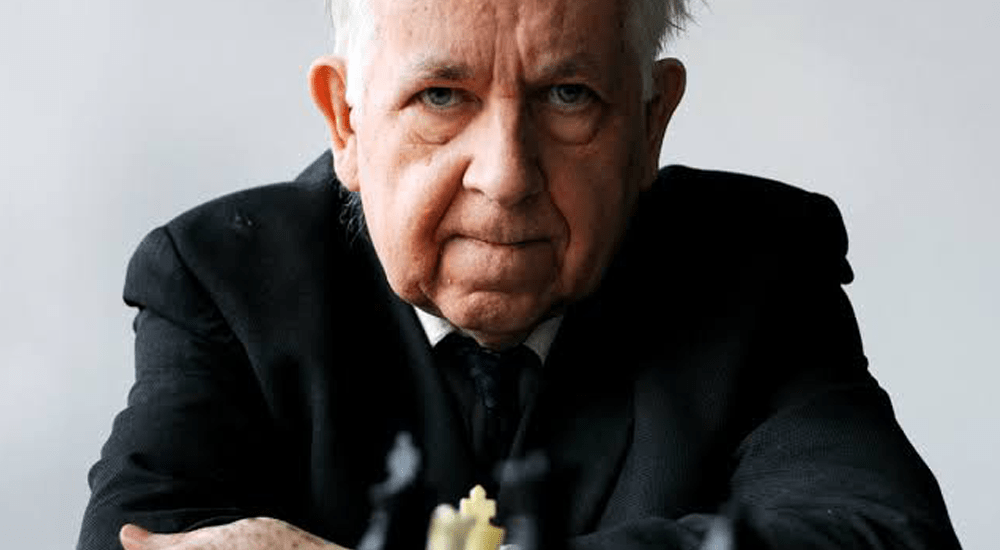 ecfchess's tweet photo. 🎉♟️ 𝗧𝗵𝗲 𝗘𝗖𝗙 𝘄𝗶𝘀𝗵𝗲𝘀 𝗮 𝘃𝗲𝗿𝘆 𝗵𝗮𝗽𝗽𝘆 𝟵𝟳𝘁𝗵 𝗯𝗶𝗿𝘁𝗵𝗱𝗮𝘆 𝘁𝗼 𝗟𝗲𝗼𝗻𝗮𝗿𝗱 𝗕𝗮𝗿𝗱𝗲𝗻!

70 years of his Guardian chess column without missing a single one,♟️🎉

#Chess https://t.co/Kqbil9c9ac