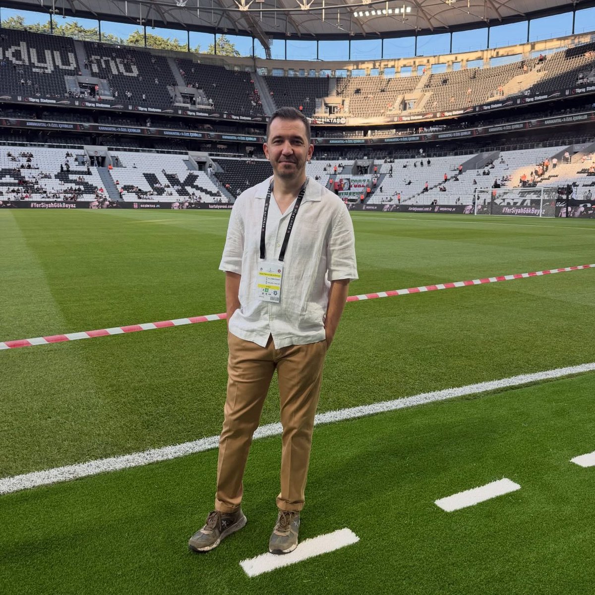 turanshephard's tweet photo. yayıncı kuruluşlardan öyle bir şey istedi ki Beşiktaş'ın tüm maçları s sportta yayınlansın... adam bir türk takımından tüm sezon merkezleşen bek izlemek istiyor abi gereken yapılsın https://t.co/Ww0FCPmNF2